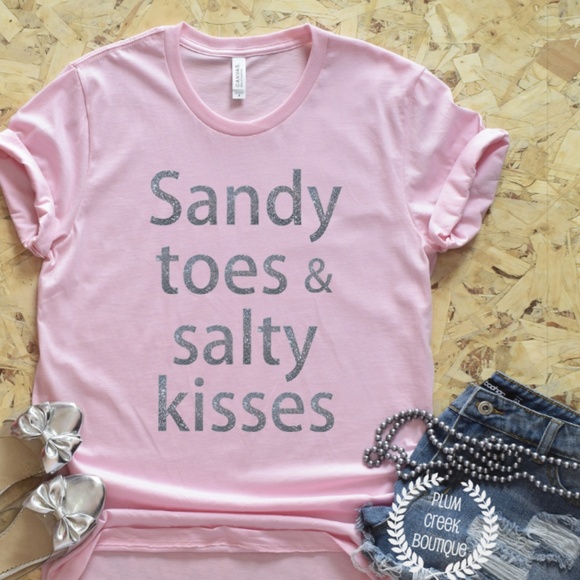 Plum Creek Boutique Tops - Beach Themed Vacay Graphic Tee - Sandy Toes - NEW